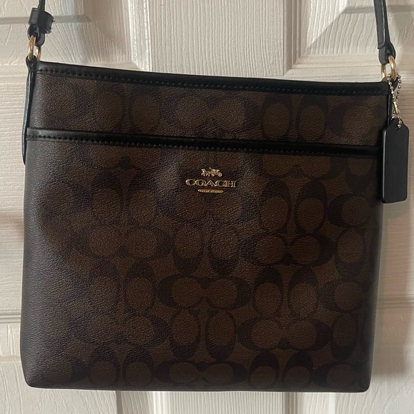 Coach Black and Brown Signature Bag leather crossbody in great condition - Picture 15 of 16